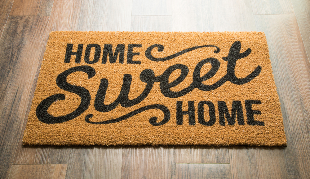 MAKE YOUR OWN STENCILED WELCOME MAT(图1)
