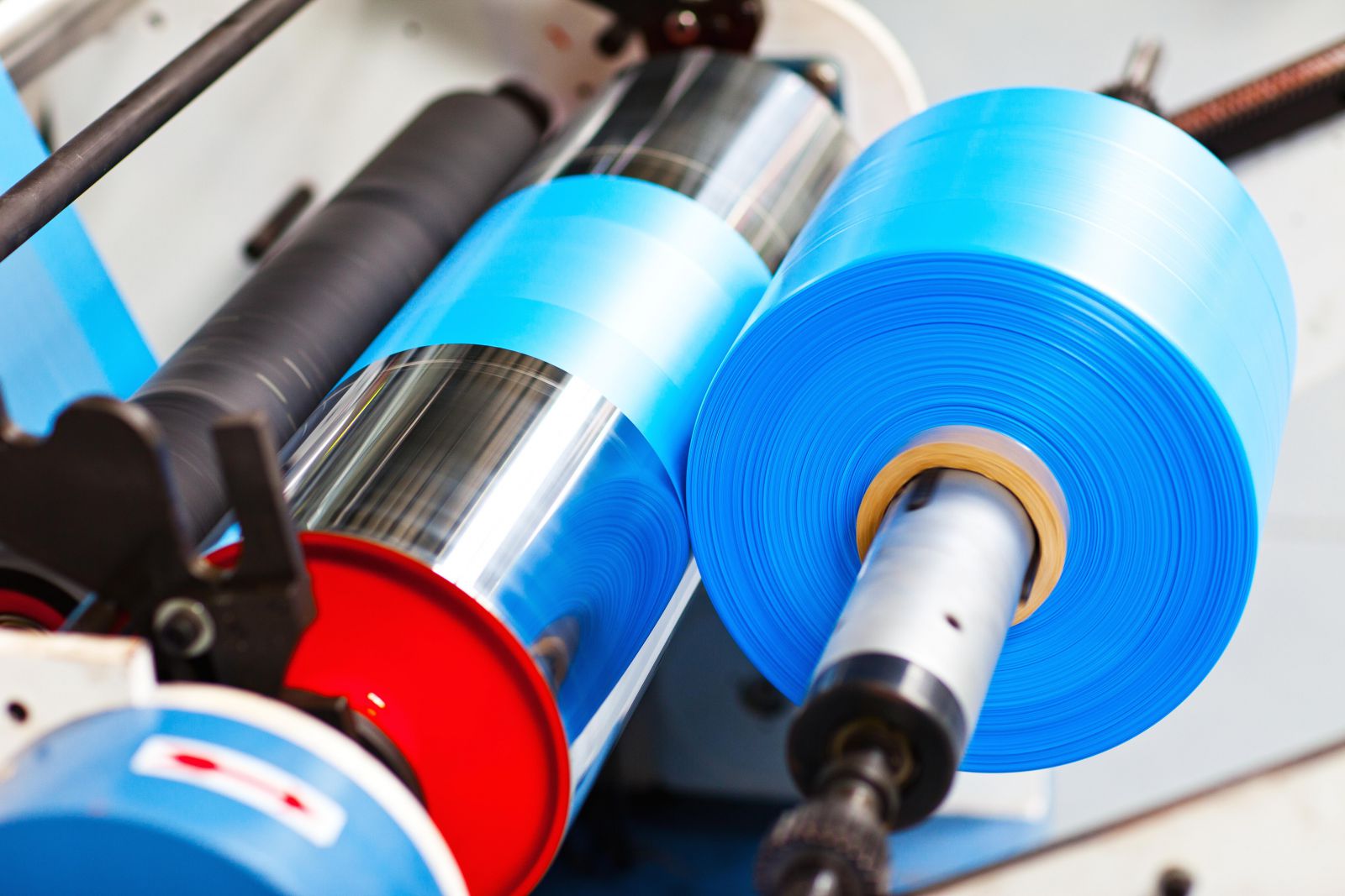 How to choose wholesale adhesive vinyl rolls supplier