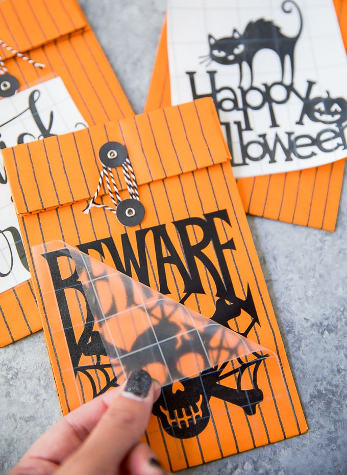 Easy Halloween ideas using glitter iron-on vinyl, adhesive vinyl, and faux leather(图1)